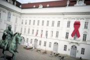 Red Ribbon am Josefsplatz
