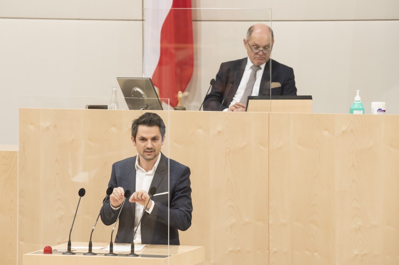 Am Rednerpult: Nationalratsabgeordneter Jakob Schwarz (G)