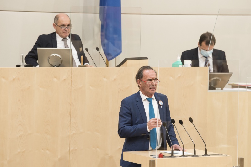 Am Rednerpult: Nationalratsabgeordneter Gabriel Obernosterer (V)