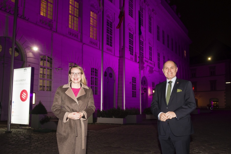 Von rechts: Nationalratspräsident Wolfgang Sobotka (ÖVP), Wirtschaftsministerin Margarete Schramböck (ÖVP)