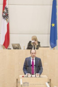 Am Rednerpult: Bundesrat Karl-Arthur Arlamovsky (NEOS)