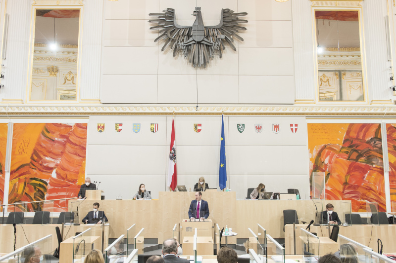Am Rednerpult: Bundesrat Karl-Arthur Arlamovsky (NEOS)