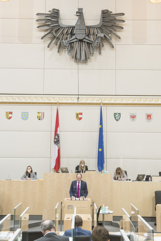 Am Rednerpult: Bundesrat Karl-Arthur Arlamovsky (NEOS)