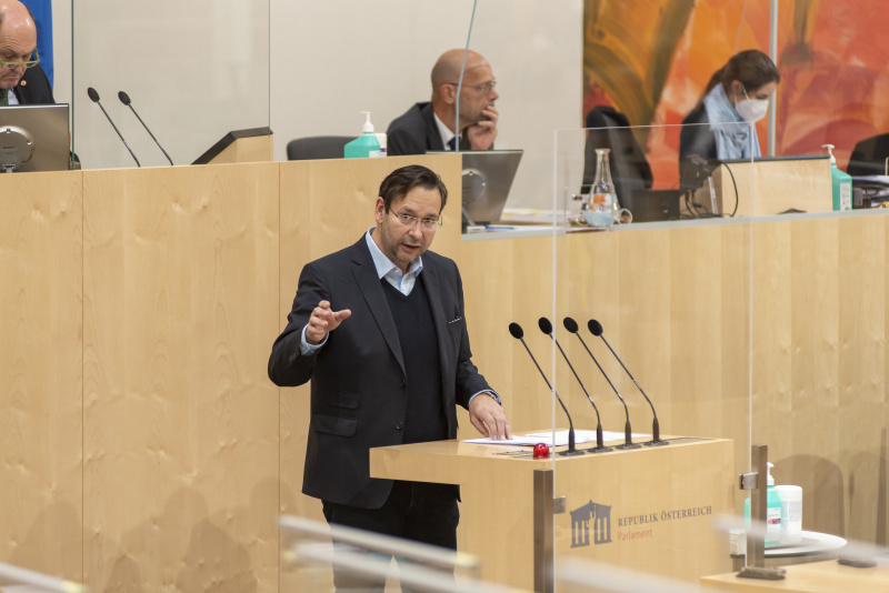 Nationalratsabgeordneter Hermann Brückl (FPÖ) am Rednerpult