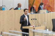 Nationalratsabgeordneter Nico Marchetti (ÖVP) am Rednerpult