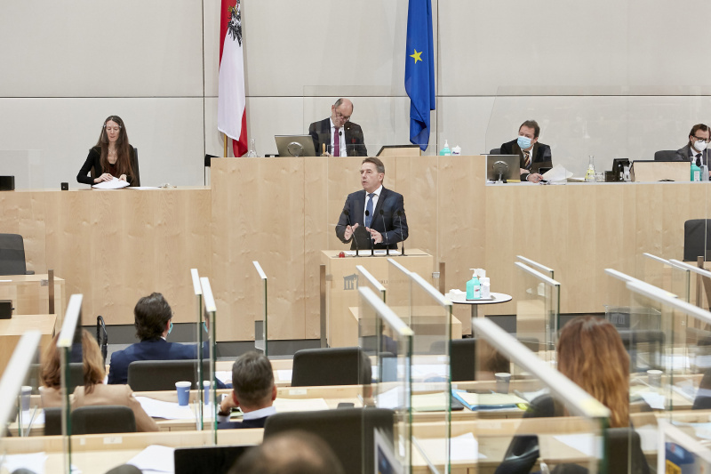 Am Rednerpult: Nationalratsabgeordneter Erwin Angerer (FPÖ)