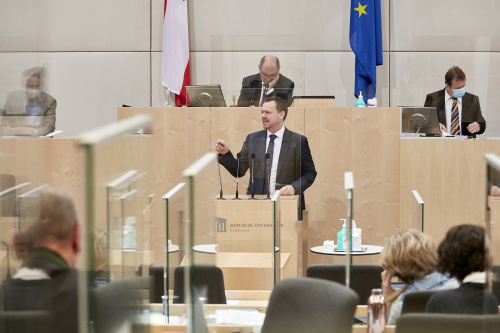 Am Rednerpult: Nationalratsabgeordneter Gerhard Kaniak (FPÖ)