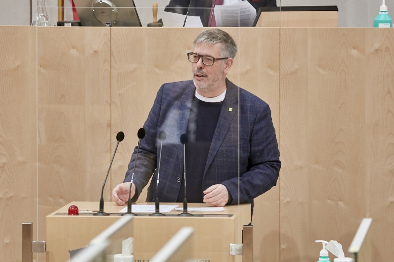 Am Rednerpult Nationalratsabgeordneter Ralph Schallmeiner (GRÜNE)