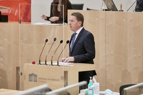 Am Rednerpult Nationalratsabgeordneter Erwin Angerer (FPÖ)