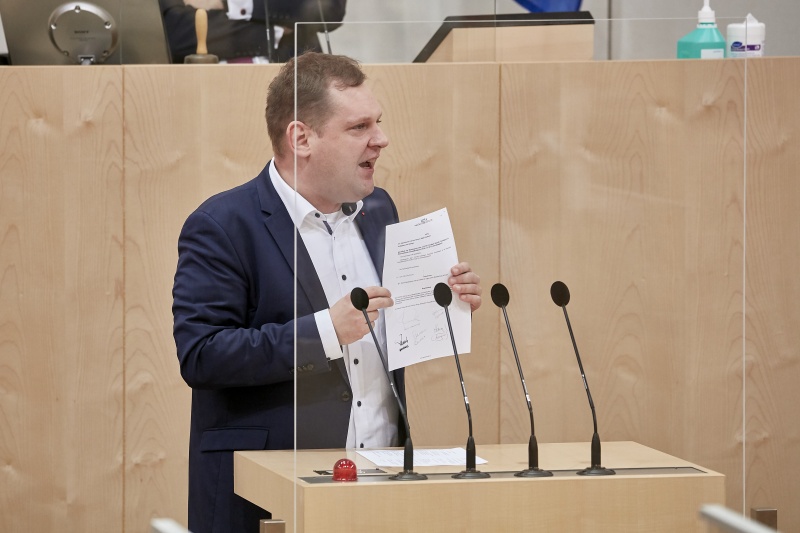 Am Rednerpult Nationalratsabgeordneter Philip Kucher (SPÖ)