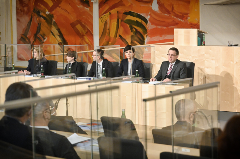 Von rechts: Klubobmann August Wöginger (ÖVP), Klubobfrau Pamela Rendi-Wagner (SPÖ), Klubobmann Herbert Kickl (FPÖ), Klubobfrau Sigrid Maurer (GRÜNE), Klubobfrau Beate Meinl-Reisinger (NEOS)