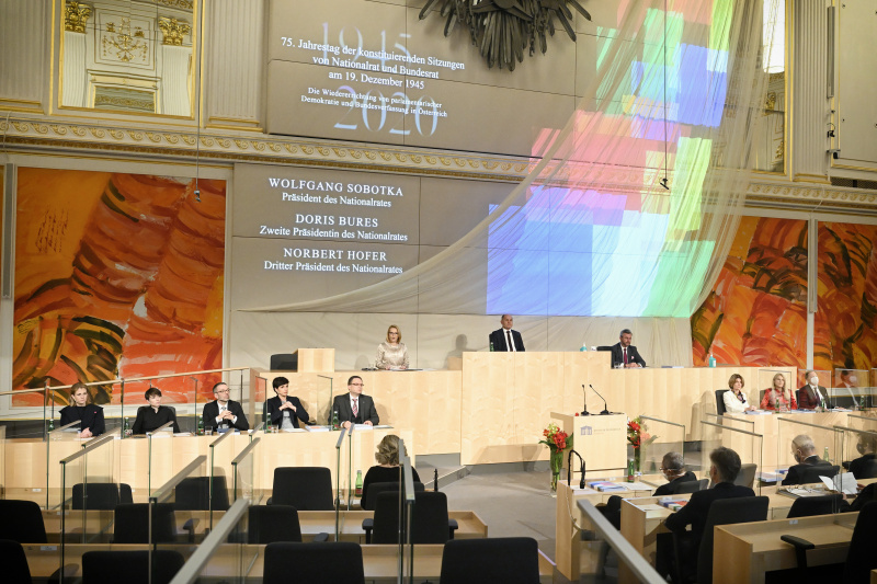 Präsidium von links: Zweite Nationalratspräsidentin Doris Bures (SPÖ), Nationalratspräsident Wolfgang Sobotka, Dritter Nationalratspräsident Norbert Hofer (FPÖ)