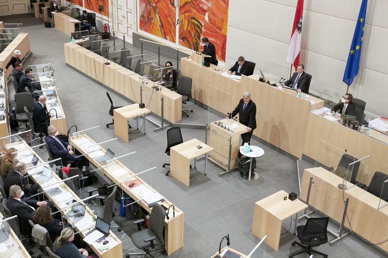 Vorsitzführung durch Bundesratsvizepräsident Christian Buchmann (ÖVP) am Präsidium