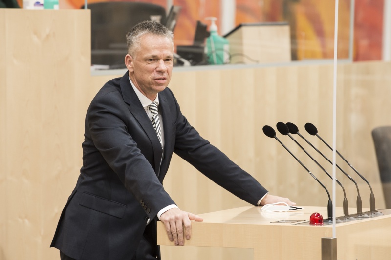 Am Rednerpult: Bundesrat Harald Himmer (ÖVP)