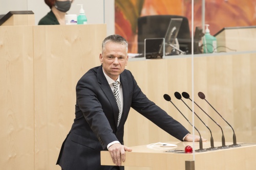 Am Rednerpult: Bundesrat Harald Himmer (ÖVP)