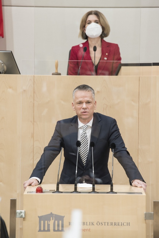 Am Rednerpult: Bundesrat Harald Himmer (ÖVP)