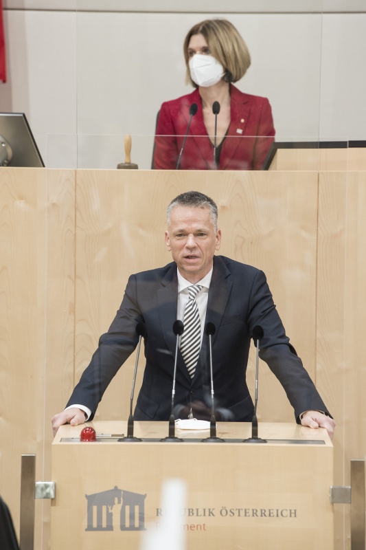Am Rednerpult: Bundesrat Harald Himmer (ÖVP)