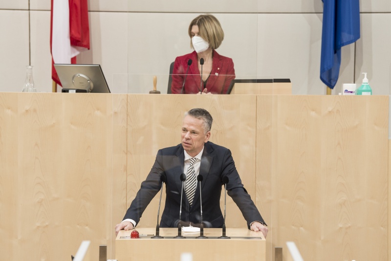 Am Rednerpult: Bundesrat Harald Himmer (ÖVP)