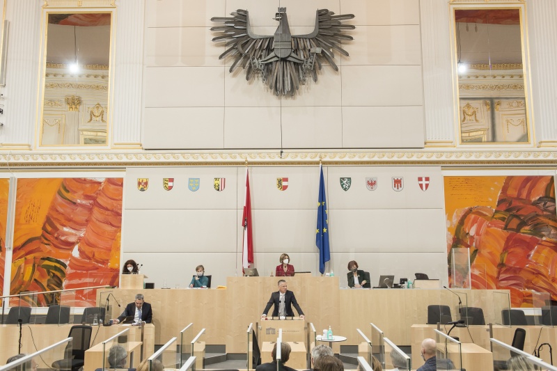 Am Rednerpult: Bundesrat Harald Himmer (ÖVP)