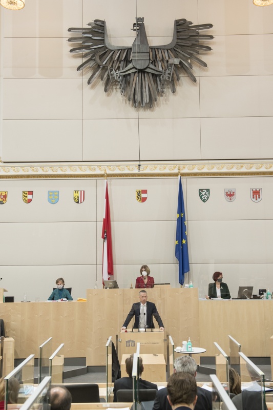 Am Rednerpult: Bundesrat Harald Himmer (ÖVP)