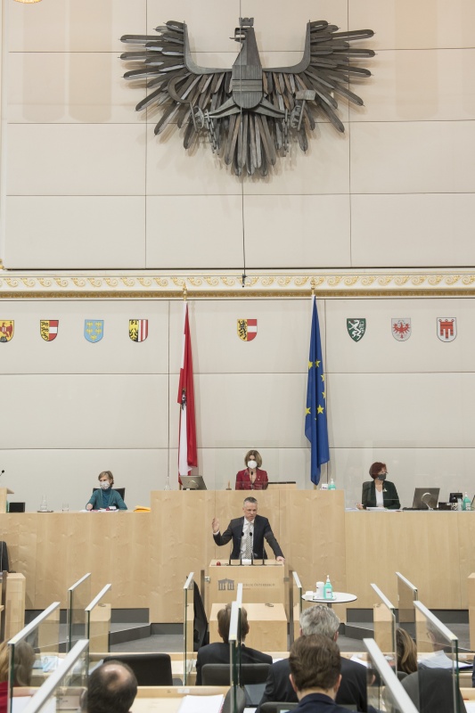 Am Rednerpult: Bundesrat Harald Himmer (ÖVP)