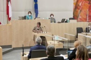 Am Rednerpult: Bundesrätin Andrea Kahofer (SPÖ)