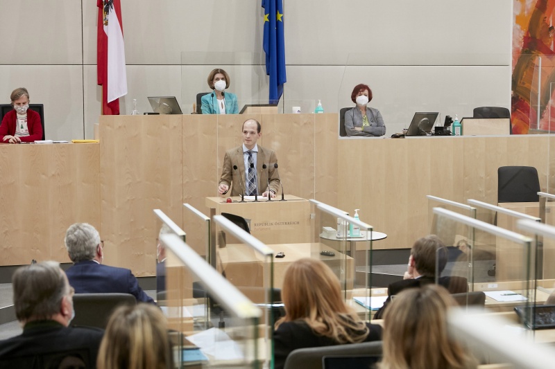 Am Rednerpult Bundesrat Michael Schilchegger (FPÖ)