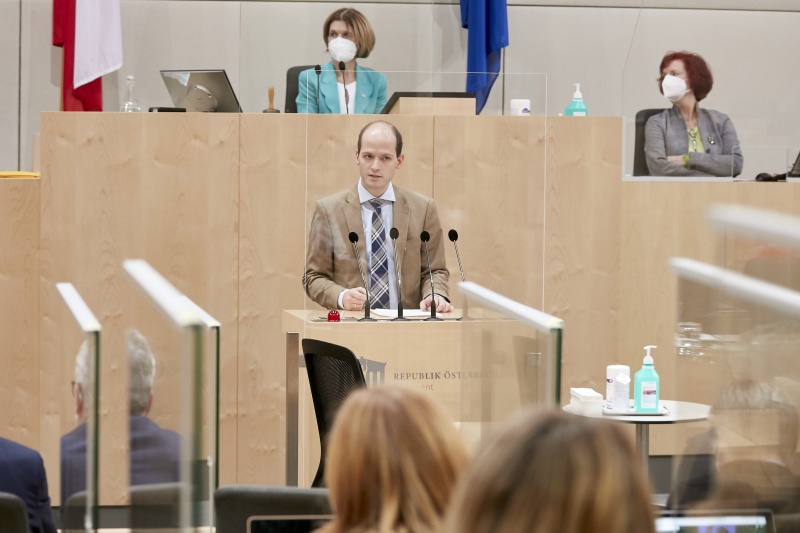 Am Rednerpult Bundesrat Michael Schilchegger (FPÖ)