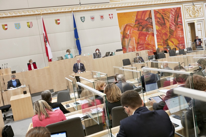 Am Rednerpult Vorsitzender der Bundesratsfraktion Karl Bader (ÖVP)