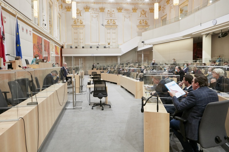 Am Rednerpult Vorsitzender der Bundesratsfraktion Karl Bader (ÖVP)