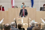Am Rednerpult Bundesrat Johannes Hübner (FPÖ)
