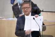 Sozialminister Rudolf Anschober (GRÜNE) bei der Beantwortung der Dringlichen Anfrage