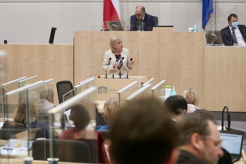 Am Rednerpult Nationalratsabgeordnete Gabriela Schwarz (ÖVP)