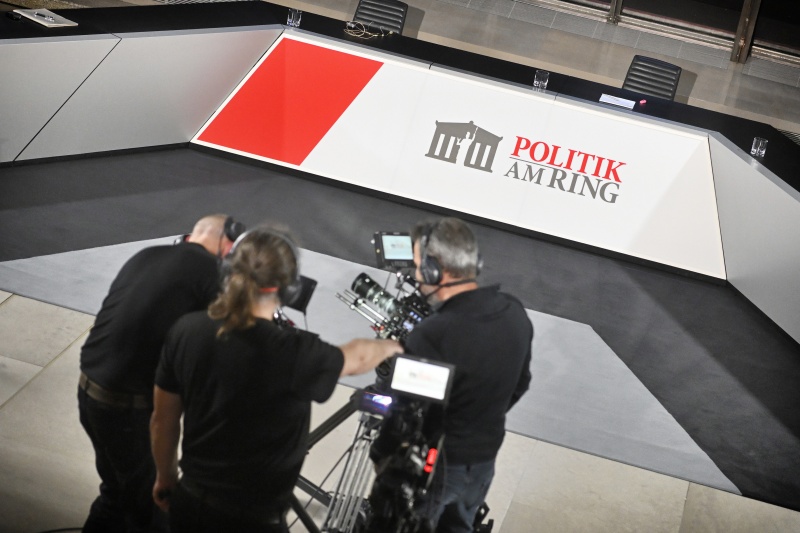 Vorbereitungen im Dachfoyer - Kamerateam