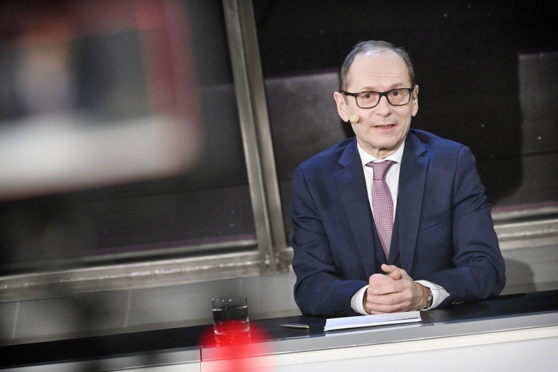 Moderator Gerald Gross