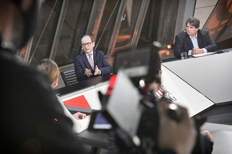 Von links: Moderator Gerald Gross, Nationalratsabgeordneter Josef Muchitsch (SPÖ)