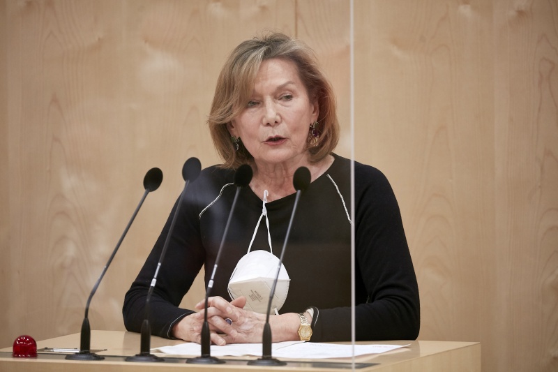Am Rednerpult Bundesrätin Sonja Zwazl (ÖVP)