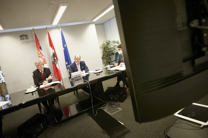 Von rechts: Nationalratspräsident Wolfgang Sobotka (ÖVP), Parlamentsdirektor Harald Dossi