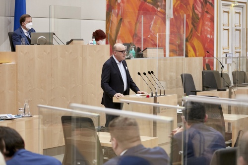 Am Rednerpult Bundesrat Robert Seeber (ÖVP)