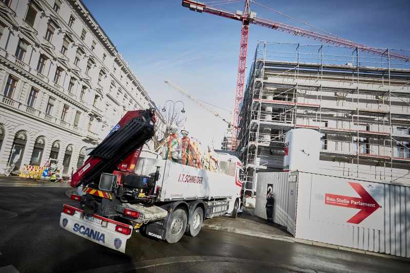 Transport der Attika Figuren zum Parlamentsgebäude