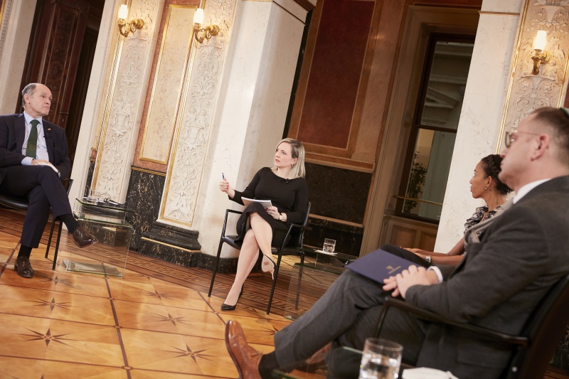 Von links: Nationalratspräsident Wolfgang Sobotka (ÖVP), Moderatorin Rebekka Salzer, Schriftstellerin Jennifer Teege, Präsident der Jüdischen Gemeinde Graz Elie Rosen