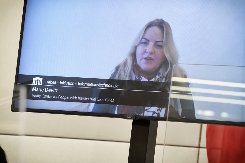 Live zugeschalten Marie Dewitt