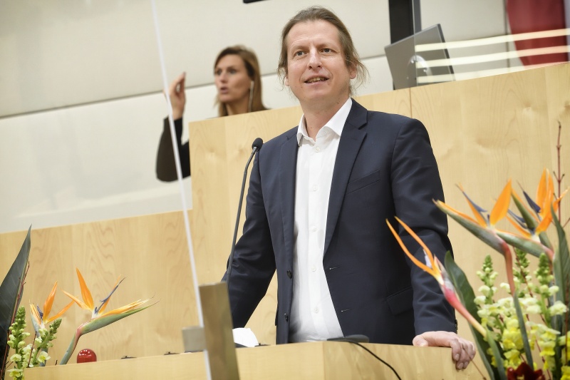 Präsentation Projekt: 'Lern und Begegnungswelten' durch Michael Longhino