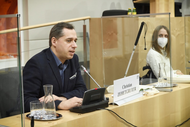 von links: Christian Zehetgruber, Nationalratsabgeordnete Kira Grünberg (ÖVP)