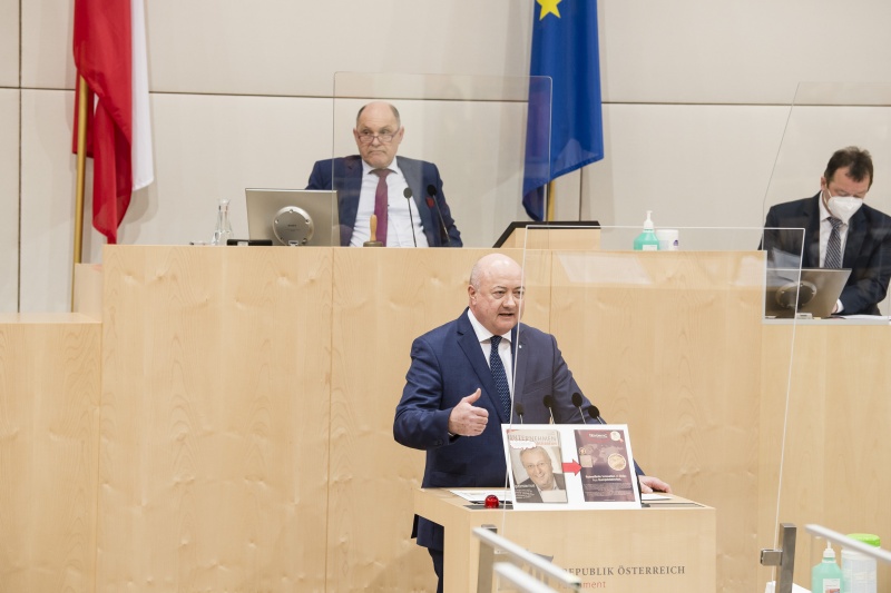 Am Rednerpult: Nationalratsabgeordneter Christian Stocker (ÖVP). Am Präsidium: Nationalratspräsident Wolfgang Sobotka (ÖVP)