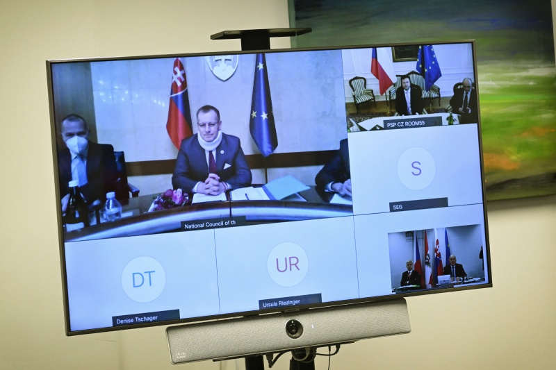 Von links: Slowakischer Parlamentspräsident Boris Kollar, tschechischer Parlamentspräsident Radek Vondráček