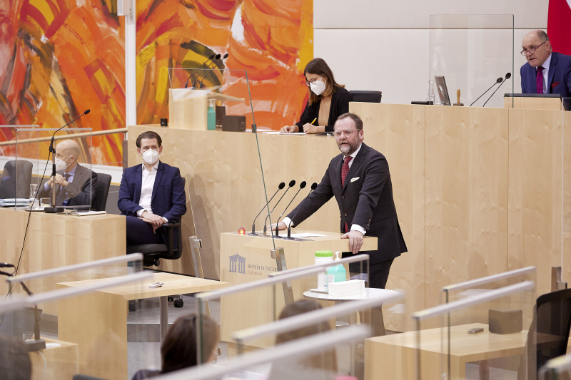 Am Rednerpult Nationalratsabgeordneter Josef Schellhorn (NEOS)