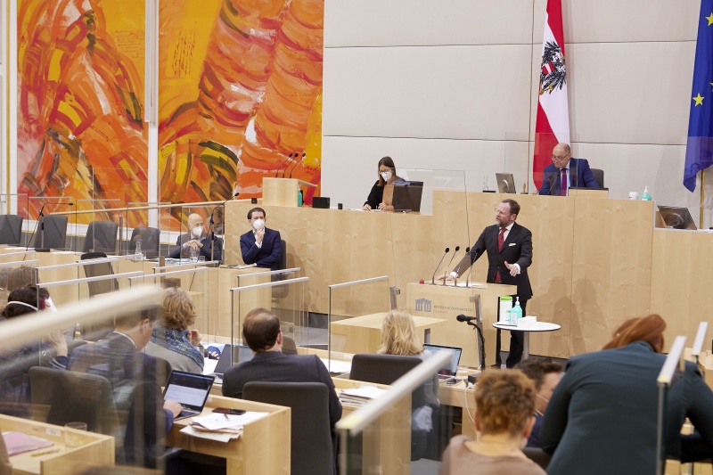 Am Rednerpult Nationalratsabgeordneter Josef Schellhorn (NEOS)