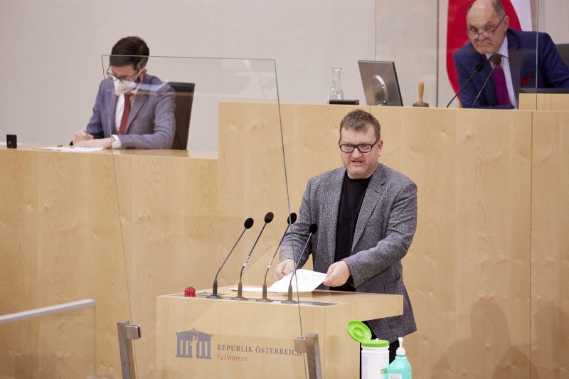 Am Rednerpult Nationalratsabgeordneter Markus Koza (GRÜNE)