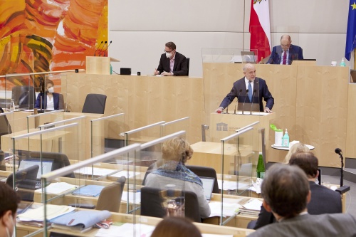 Am Rednerpult Nationalratsabgeordneter Martin Engelberg (ÖVP)